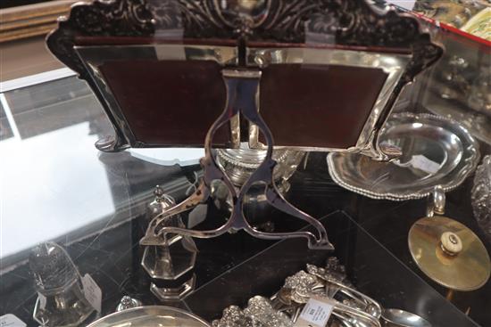 A late 19th/early 20th century Tiffany & Co Art Nouveau sterling silver double photograph frame, width 27.2cm.